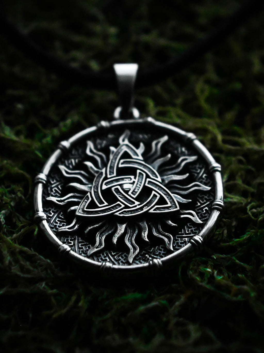 Celtic Knot Amulet in Sun Disc, Sterling Silver 925 — Celtic, Viking & Norse Symbol Pendant