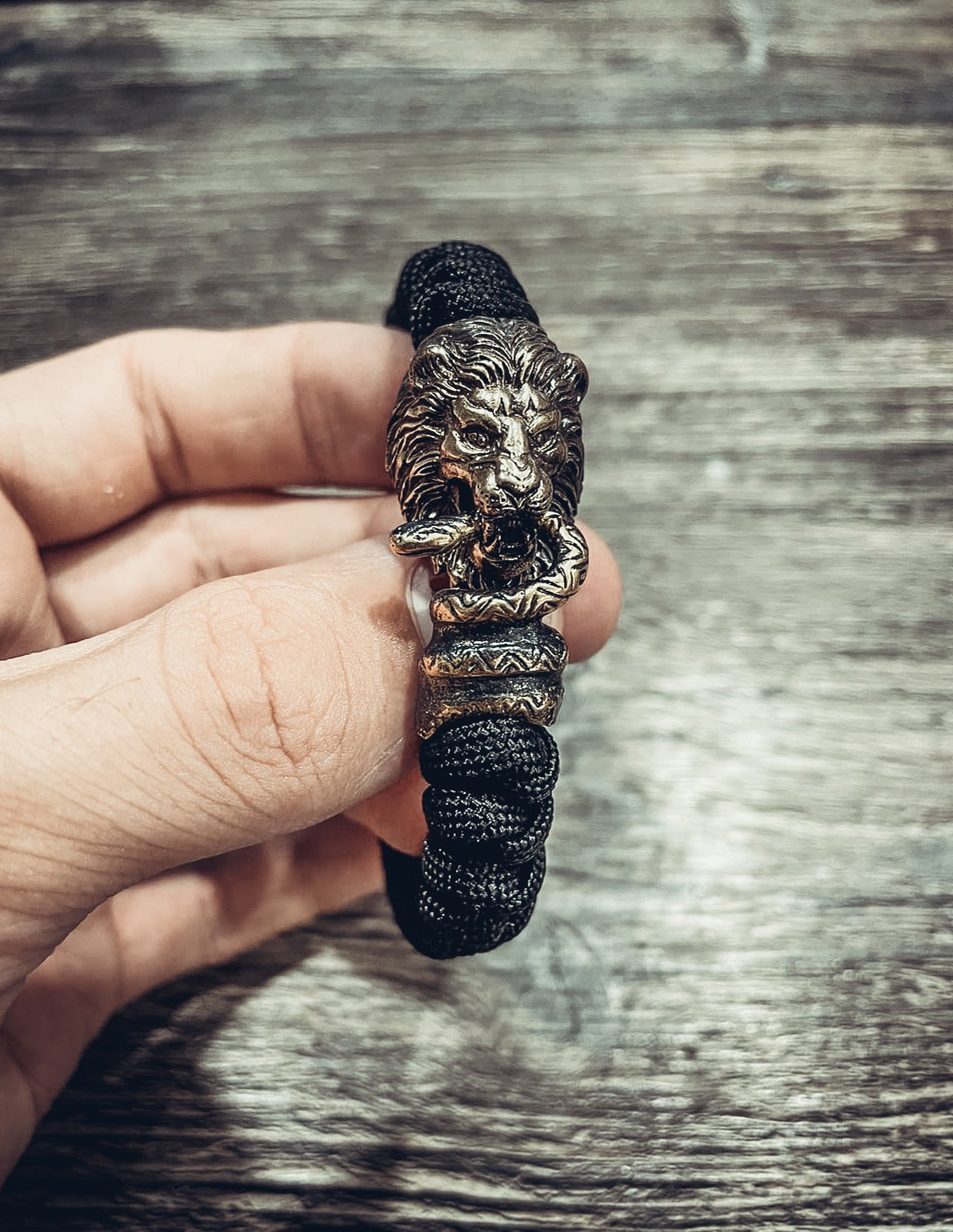 Lion, King of Beasts Bracelet, Paracord and Bronze