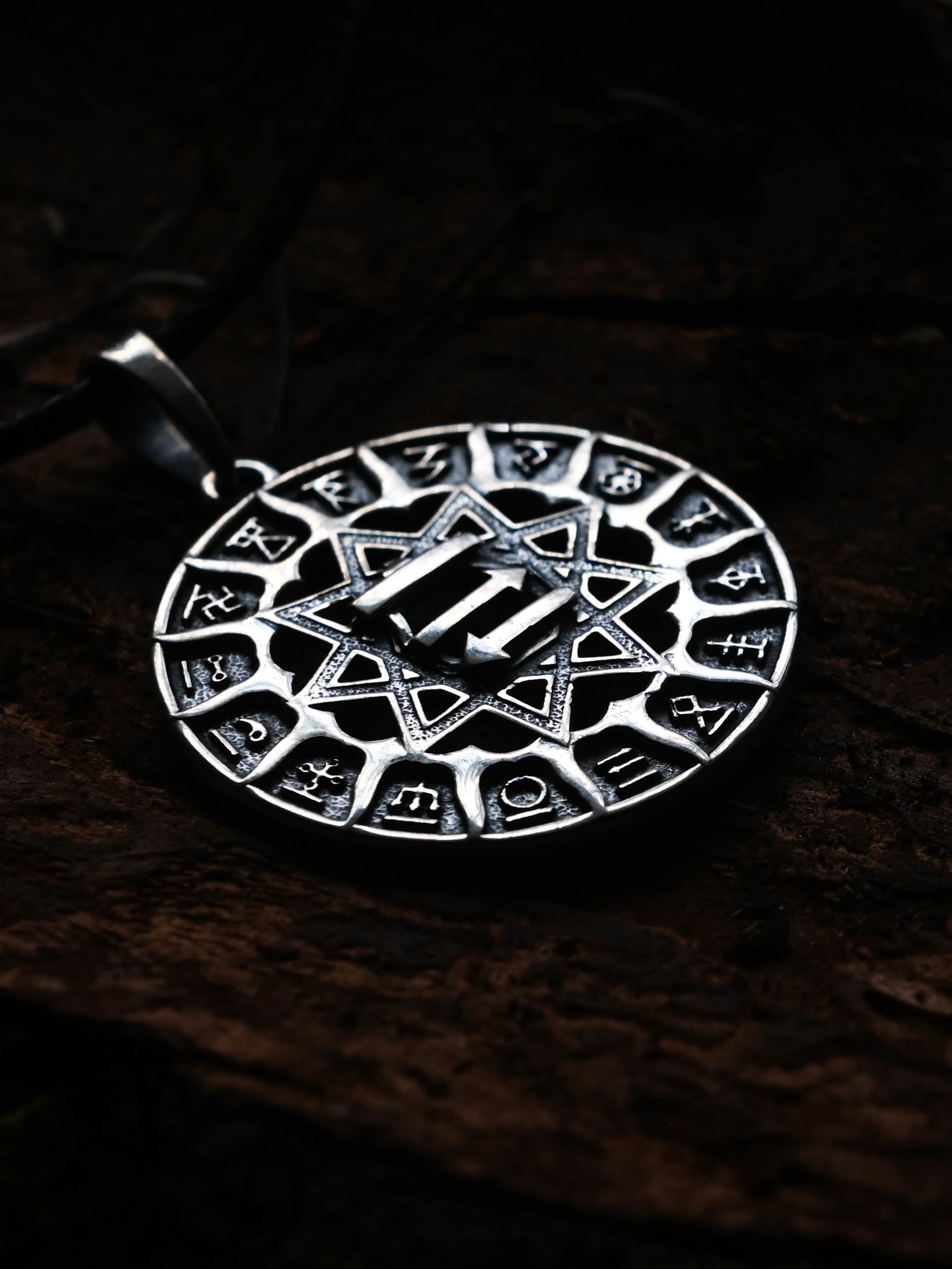 Slavic Chertog Lisa (Fox) Amulet, Sterling Silver 925 — Svarog Circle Zodiac Pendant