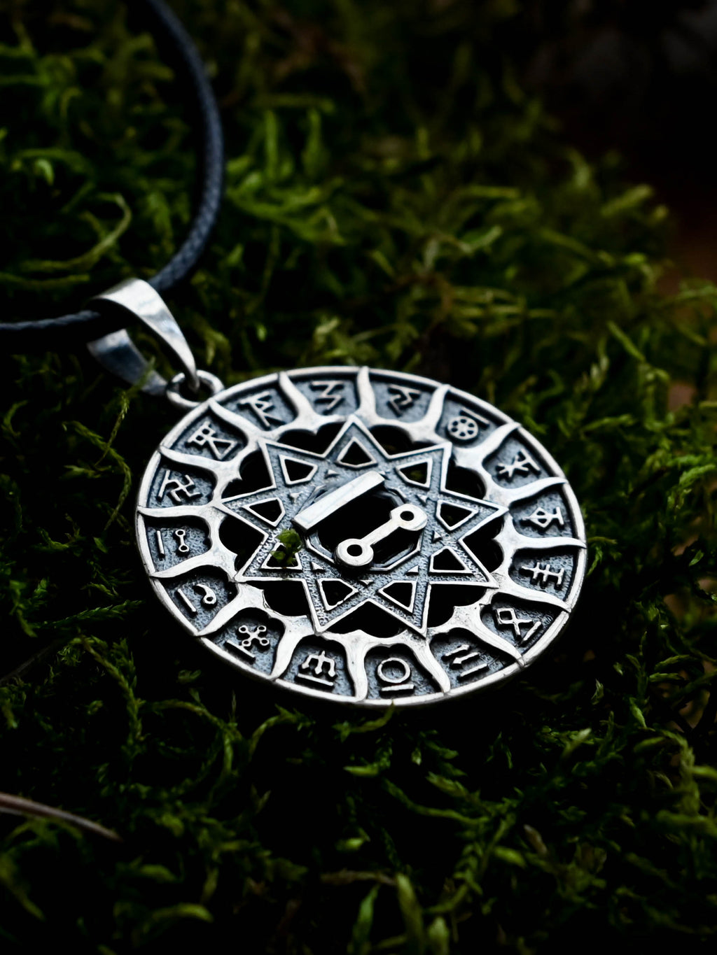 Slavic Chertog Shchuka (Pike) Amulet, Sterling Silver 925 — Svarog Circle Zodiac Pendant