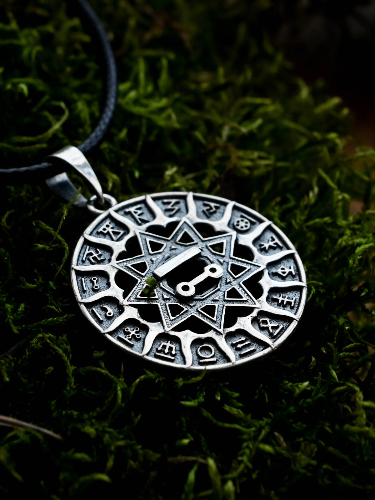 Slavic Chertog Shchuka (Pike) Amulet, Sterling Silver 925 — Svarog Circle Zodiac Pendant