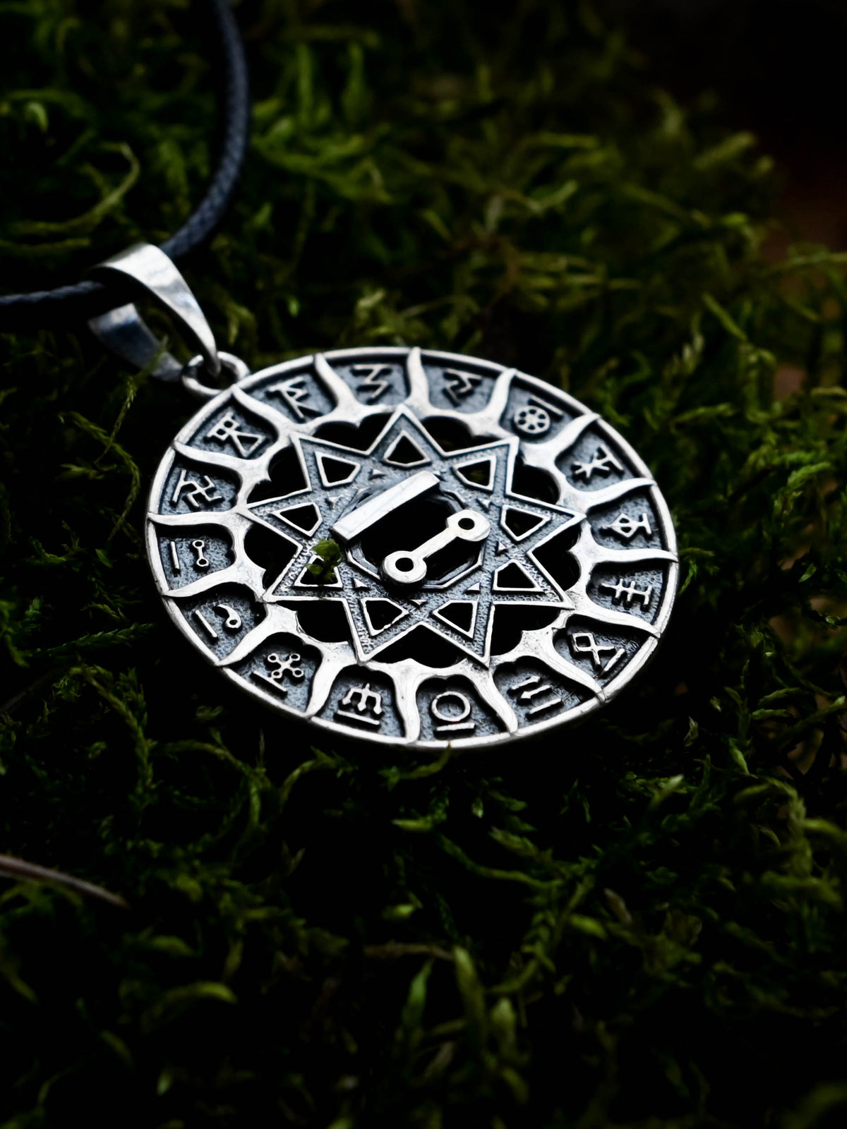 Slavic Chertog Shchuka (Pike) Amulet, Sterling Silver 925 — Svarog Circle Zodiac Pendant