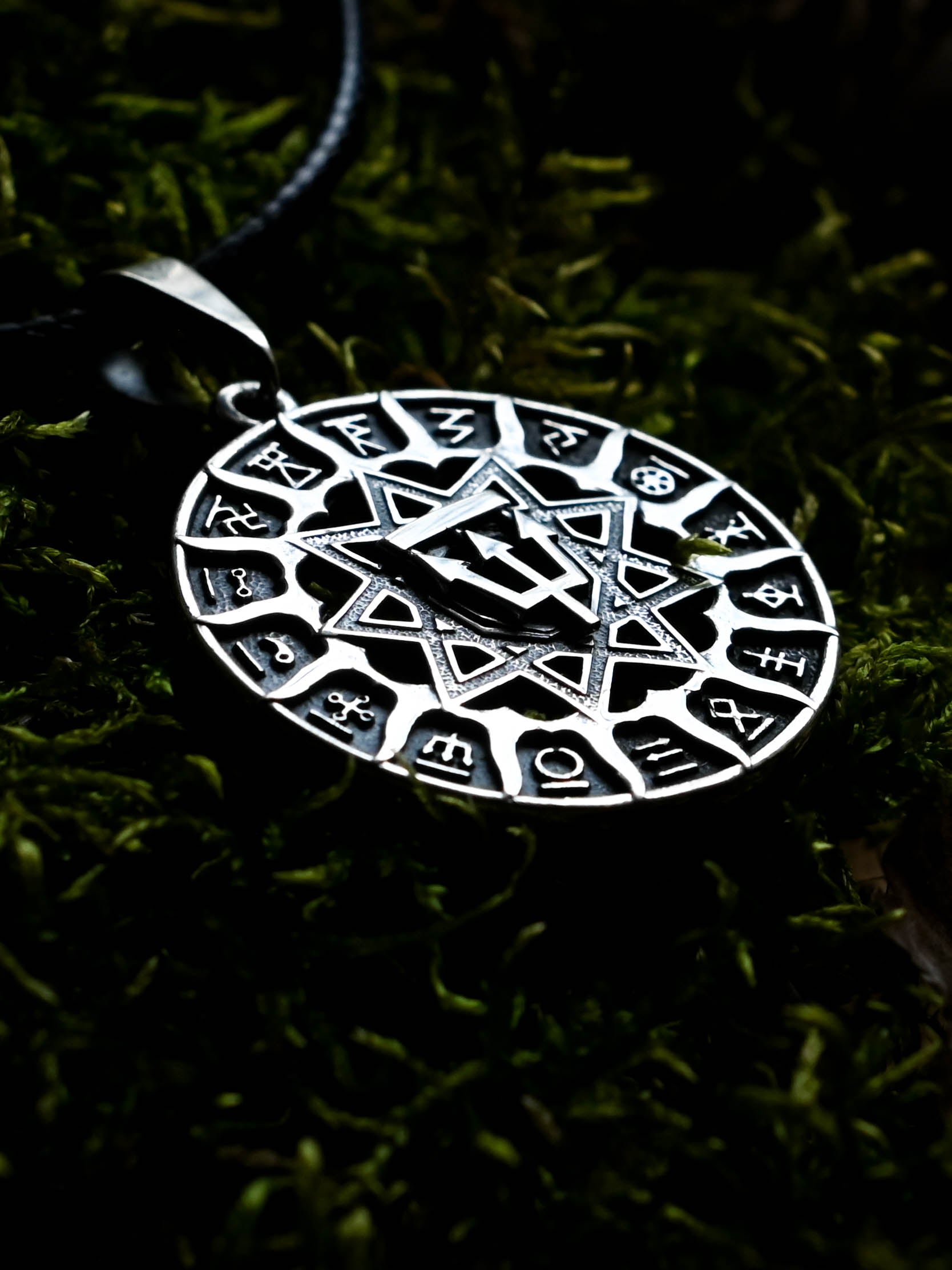 Slavic Chertog Voron (Raven) Amulet, Sterling Silver 925 — Svarog Circle Zodiac Pendant
