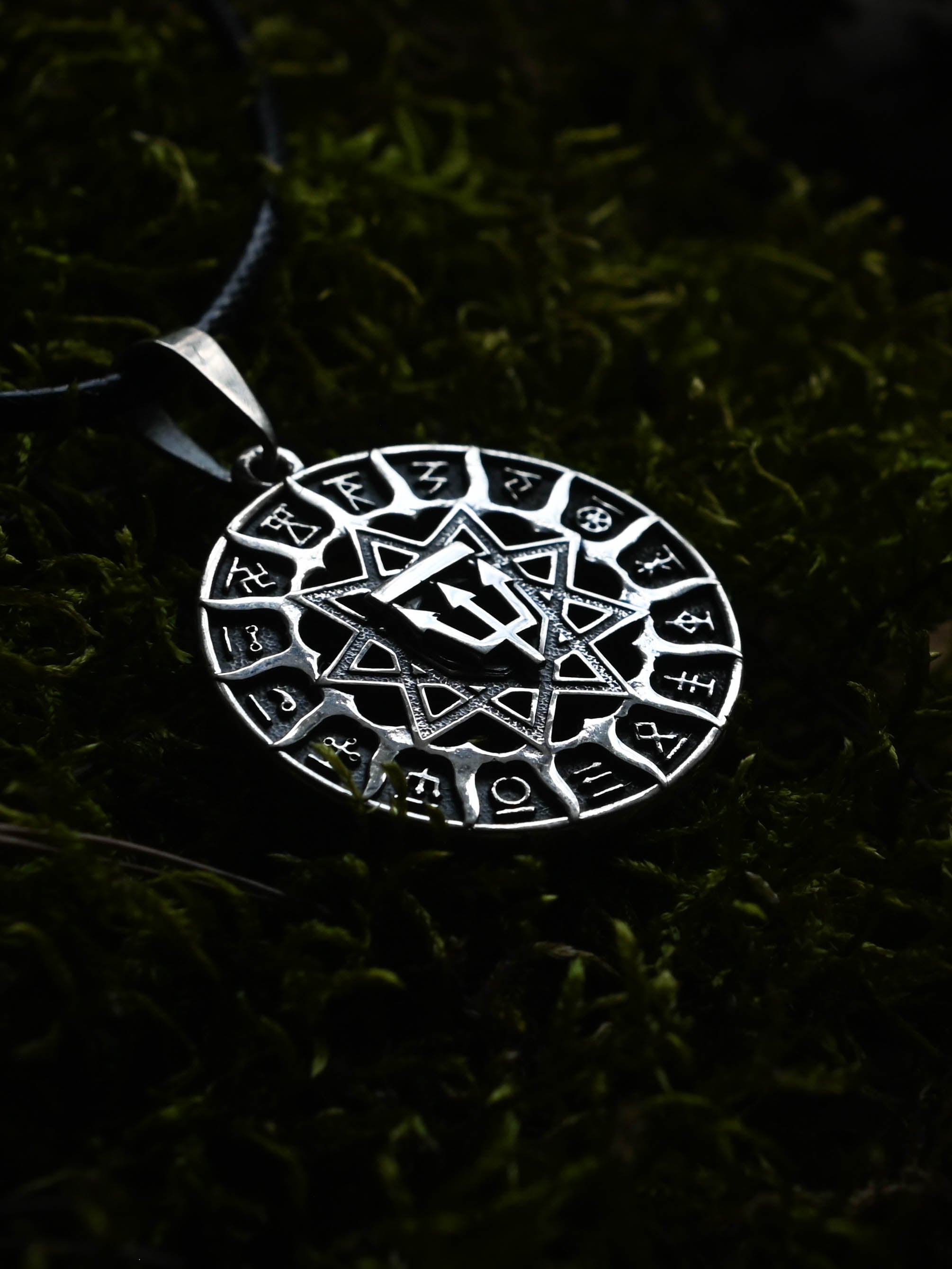Slavic Chertog Voron (Raven) Amulet, Sterling Silver 925 — Svarog Circle Zodiac Pendant