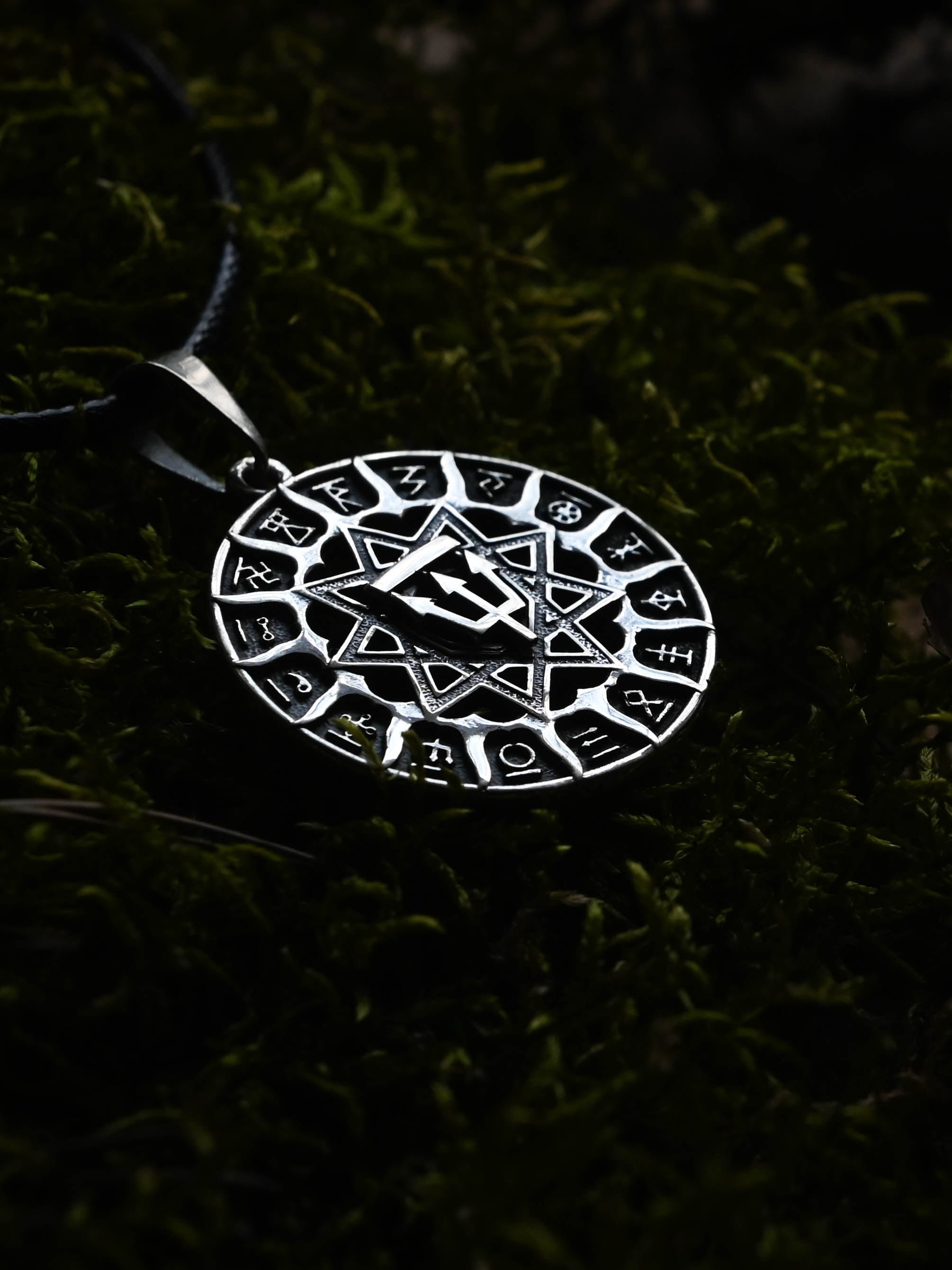 Slavic Chertog Voron (Raven) Amulet, Sterling Silver 925 — Svarog Circle Zodiac Pendant