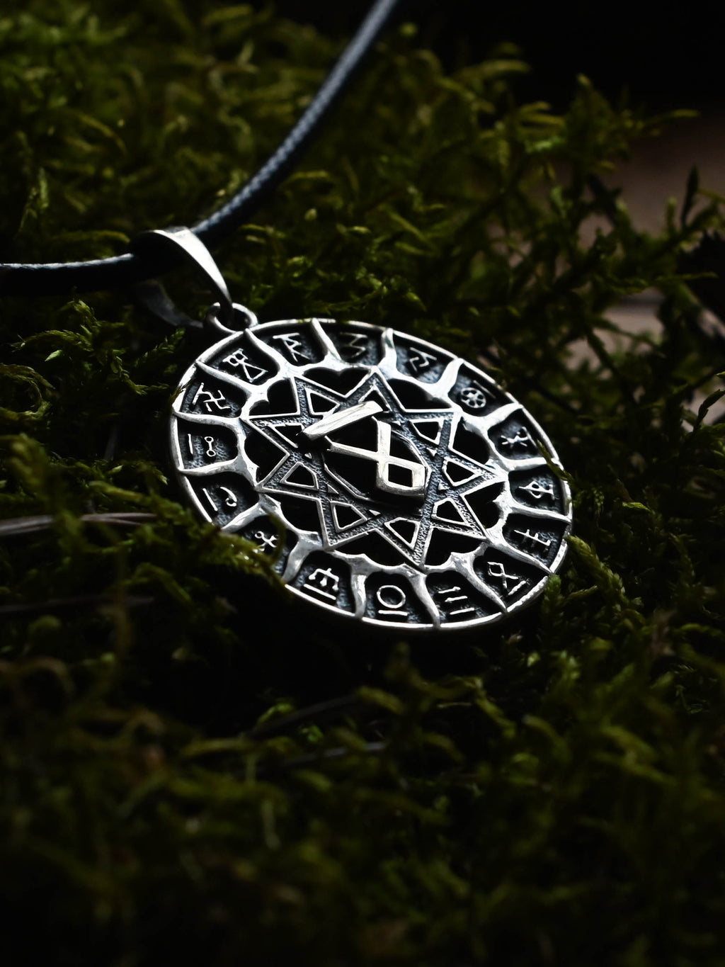 Slavic Chertog Volk (Wolf) Amulet, Sterling Silver 925 — Svarog Circle Zodiac Pendant