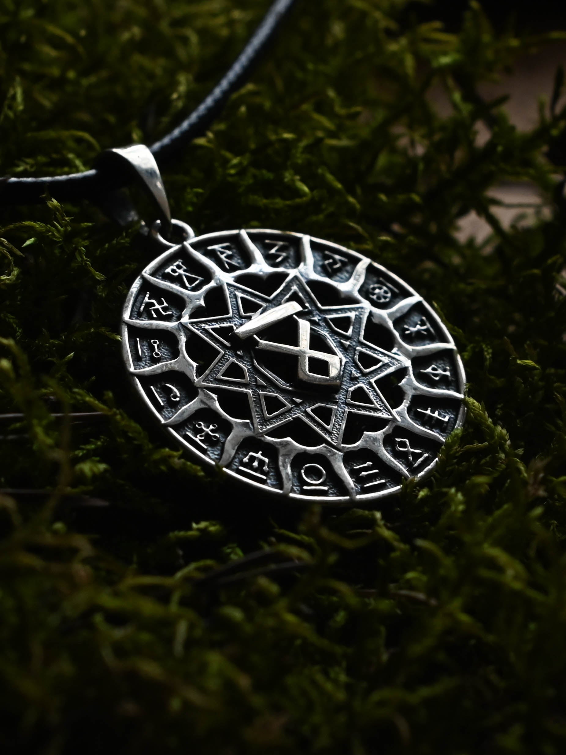 Slavic Chertog Volk (Wolf) Amulet, Sterling Silver 925 — Svarog Circle Zodiac Pendant