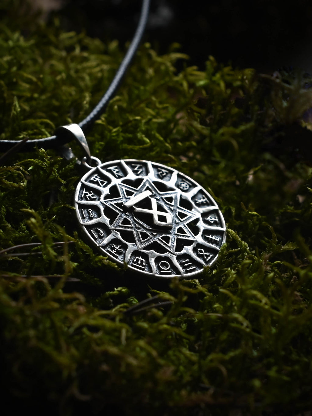 Slavic Chertog Volk (Wolf) Amulet, Sterling Silver 925 — Svarog Circle Zodiac Pendant