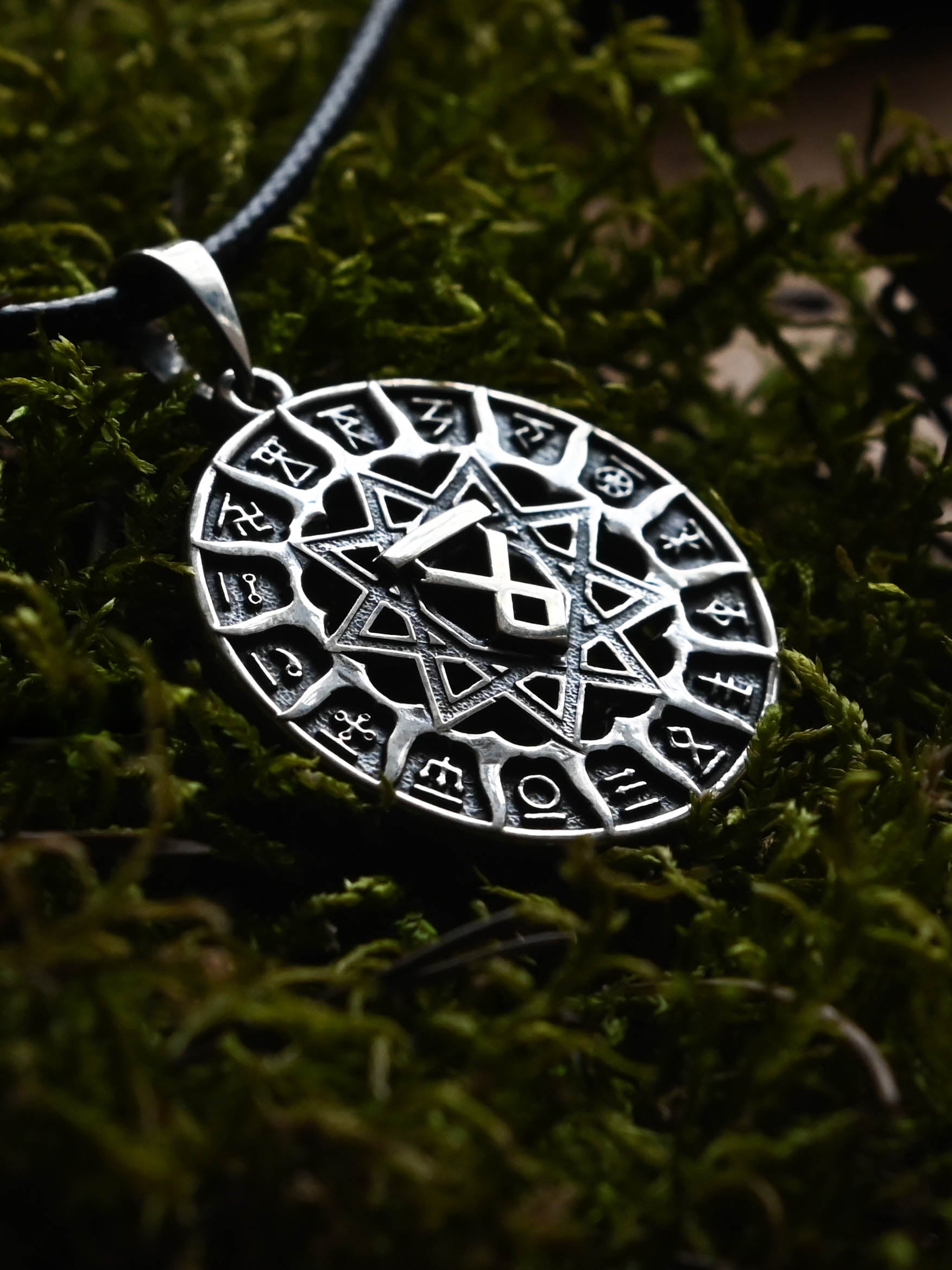 Slavic Chertog Volk (Wolf) Amulet, Sterling Silver 925 — Svarog Circle Zodiac Pendant