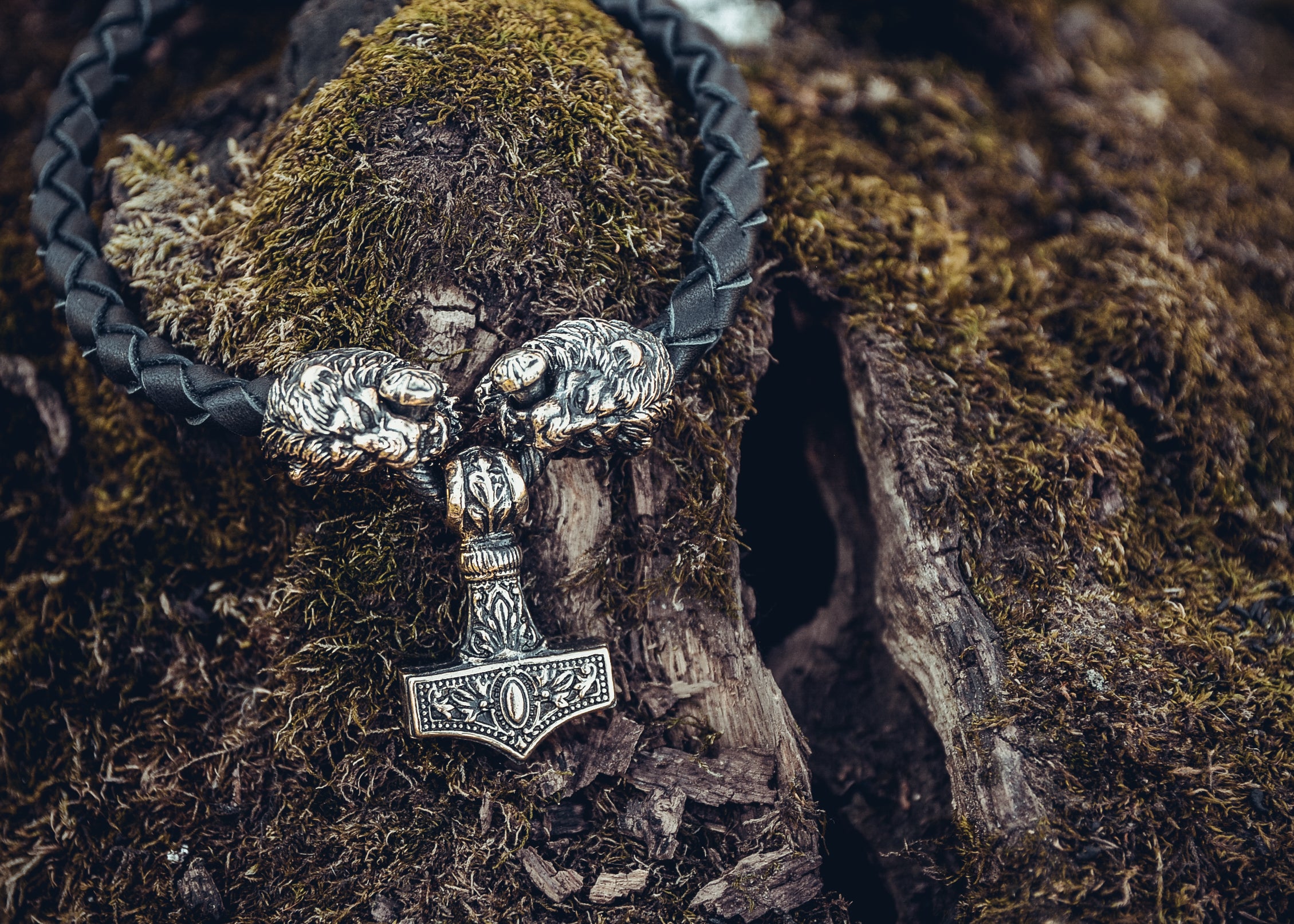 Two Lions with Hammer Pendant, Natural Leather and Bronze — Viking Symbol