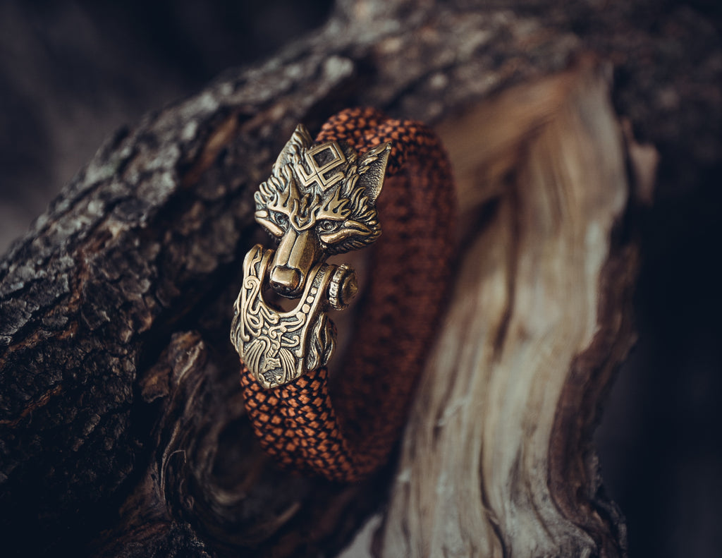 Wolf with Odal Rune Bracelet, Paracord and Bronze