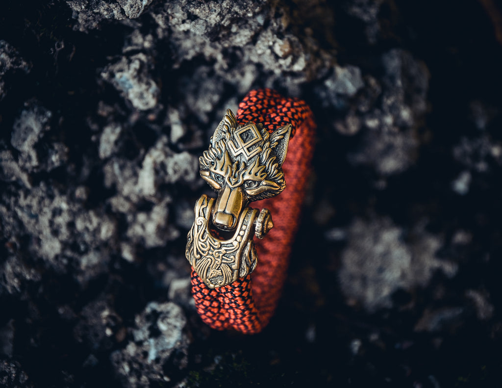 Wolf with Odal Rune Bracelet, Paracord and Bronze