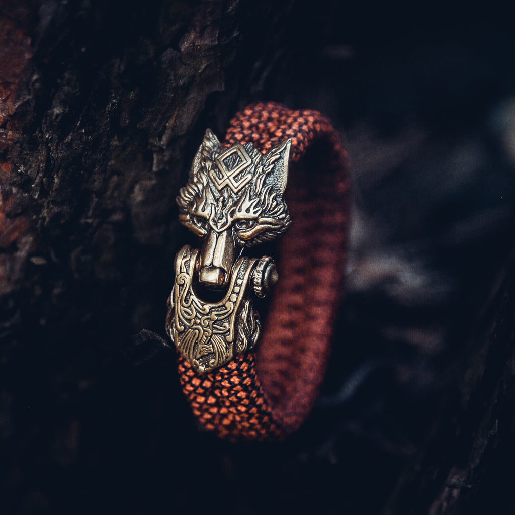 Wolf with Odal Rune Bracelet, Paracord and Bronze