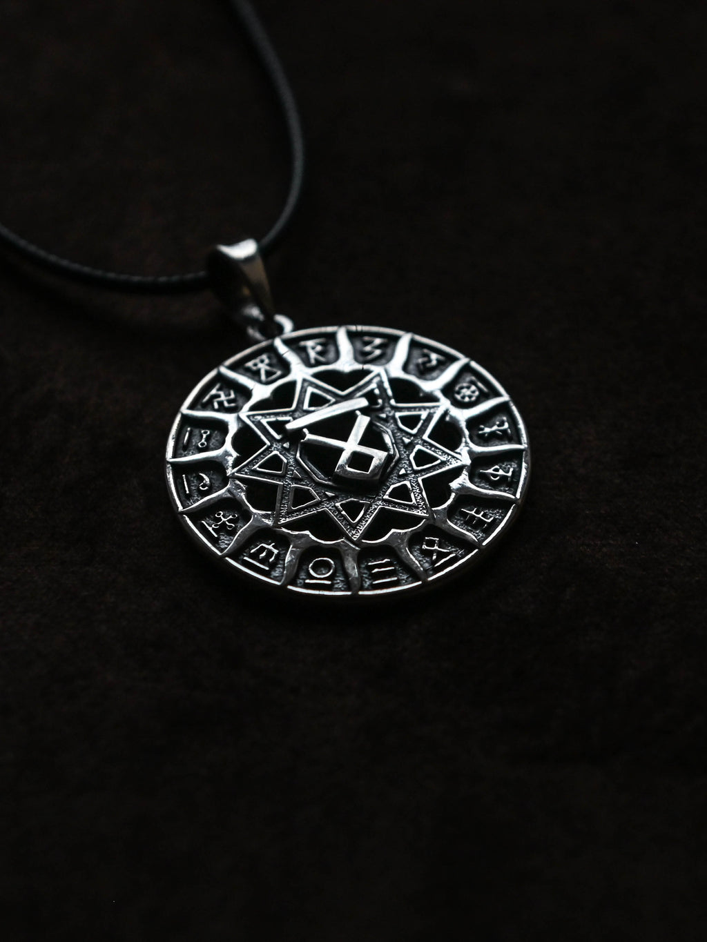 Slavic Chertog Volk (Wolf) Amulet, Sterling Silver 925 — Svarog Circle Zodiac Pendant