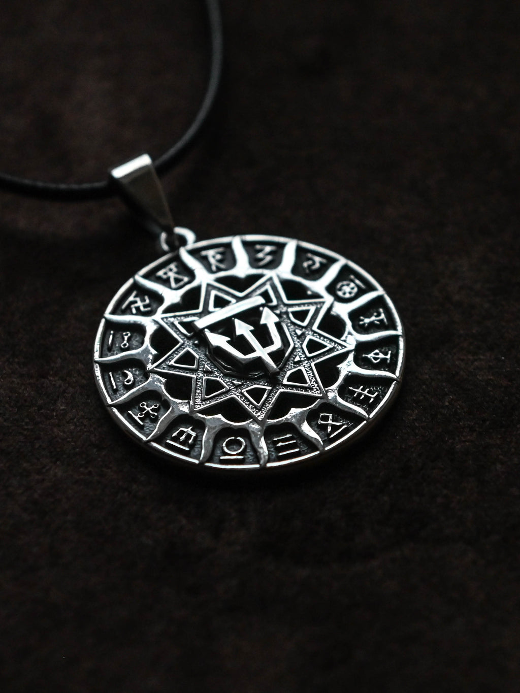 Slavic Chertog Voron (Raven) Amulet, Sterling Silver 925 — Svarog Circle Zodiac Pendant