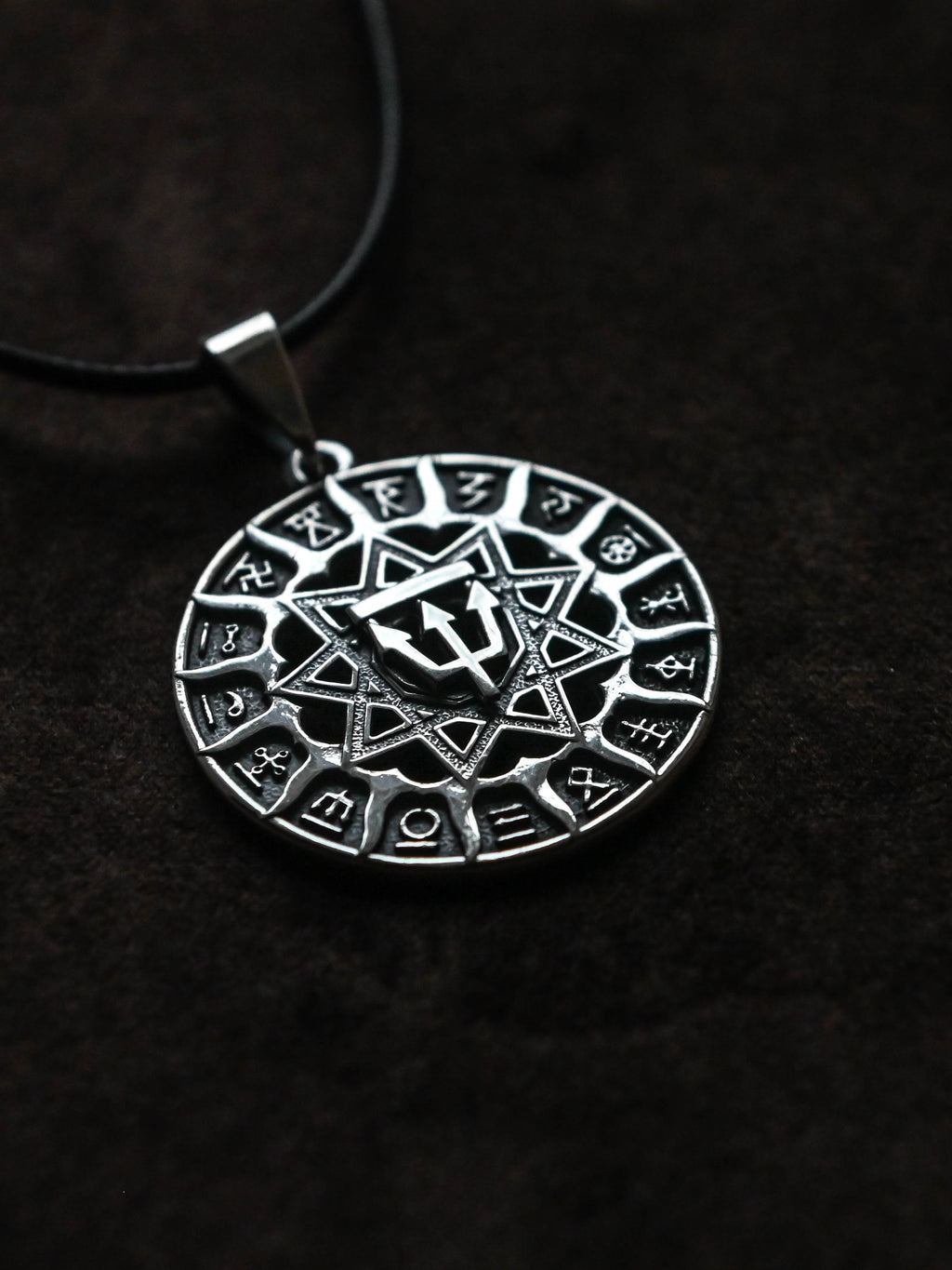 Slavic Chertog Voron (Raven) Amulet, Sterling Silver 925 — Svarog Circle Zodiac Pendant