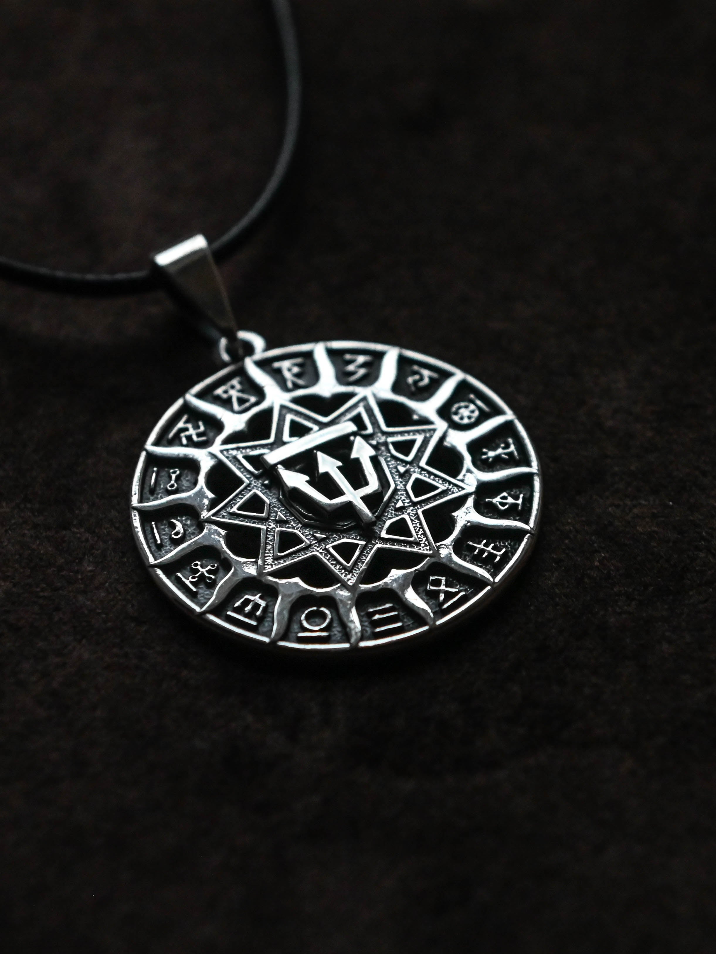 Slavic Chertog Voron (Raven) Amulet, Sterling Silver 925 — Svarog Circle Zodiac Pendant