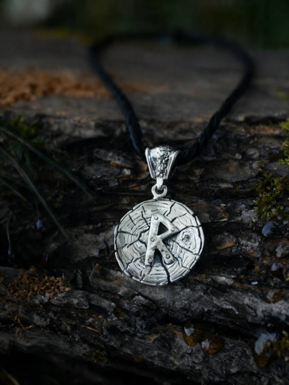 Raidho Rune Amulet on Oak Wood-Slice, Sterling Silver 925 — Pendant