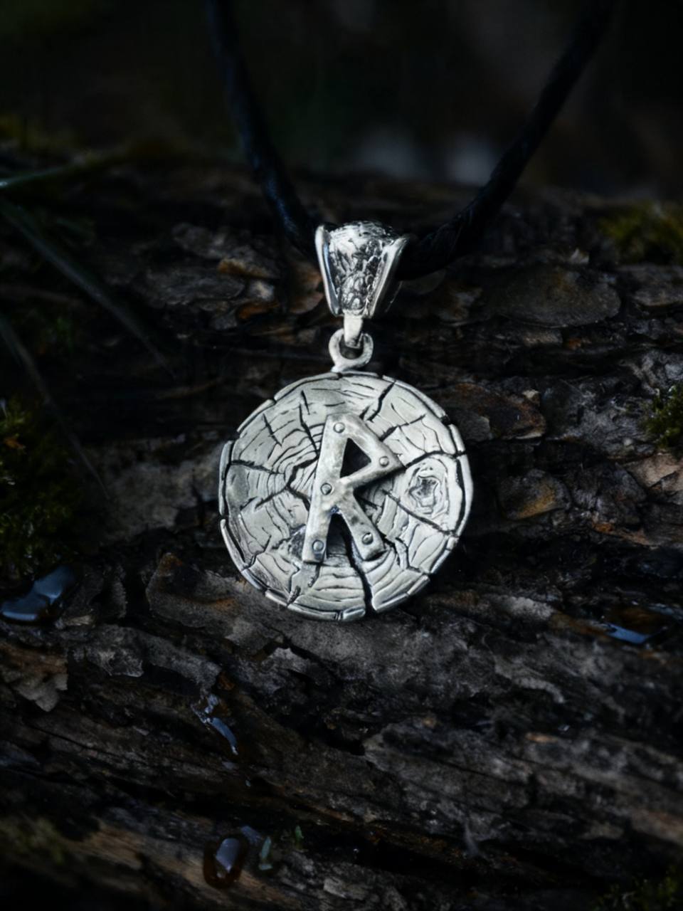 Raidho Rune Amulet on Oak Wood-Slice, Sterling Silver 925 — Pendant