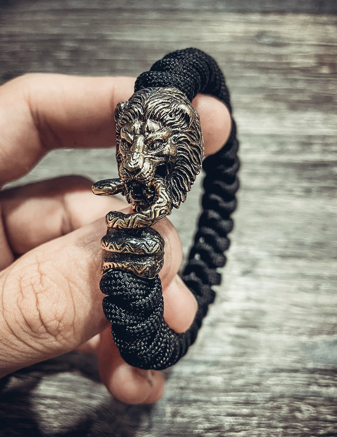Lion, King of Beasts Bracelet, Paracord and Bronze