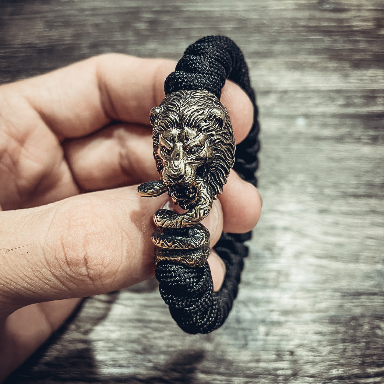 Lion, King of Beasts Bracelet, Paracord and Bronze
